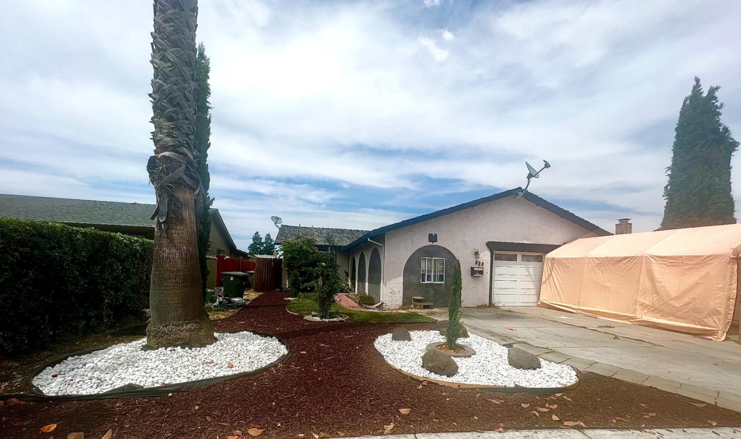 820 B Street, Hollister, CA 95023 Compass