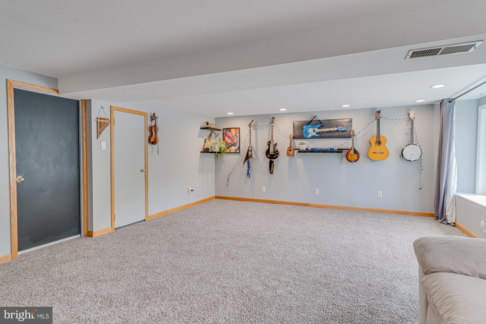 1047 Coronet Road Warminster, PA 18974 - Photo 18 of 50 Large Family room