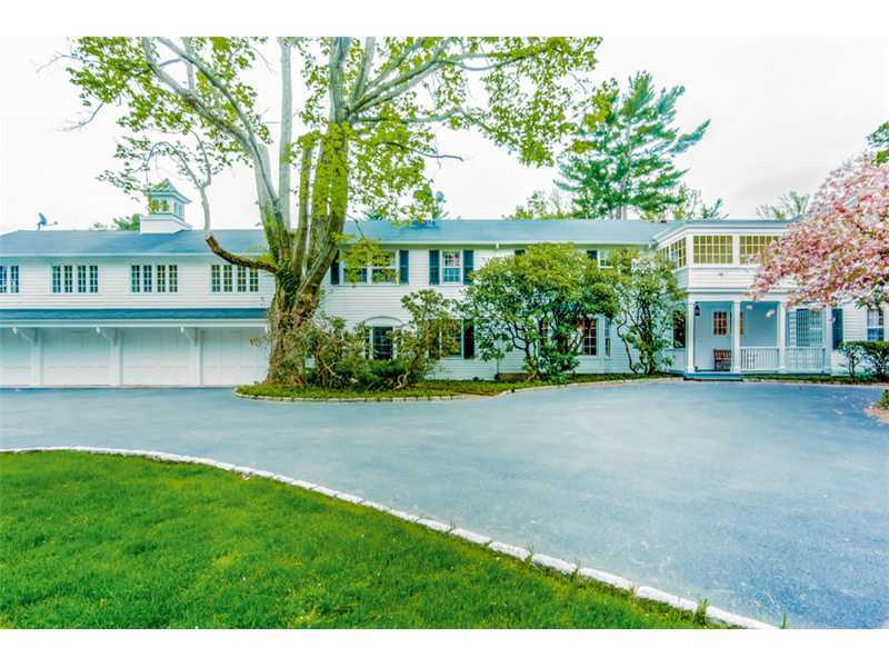 490 Hollow Tree Ridge Road Darien, CT 06820 - Photo 23 of 25 a front view of a house with a garden