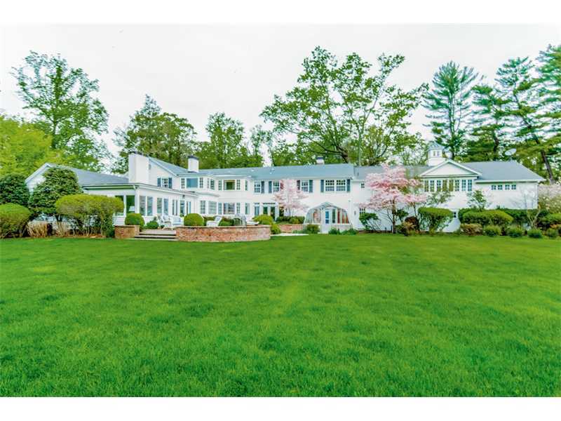 490 Hollow Tree Ridge Road Darien, CT 06820 - Photo 3 of 25 a view of house with a garden space