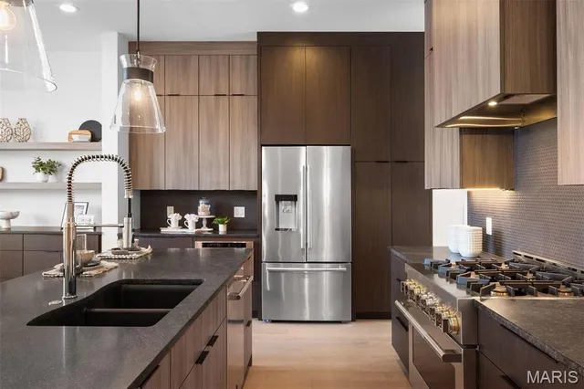 $699,000 | 215 North Sarah Street, Unit 13, St. Louis, MO 63108