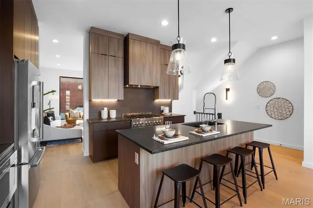 $699,000 | 215 North Sarah Street, Unit 13, St. Louis, MO 63108