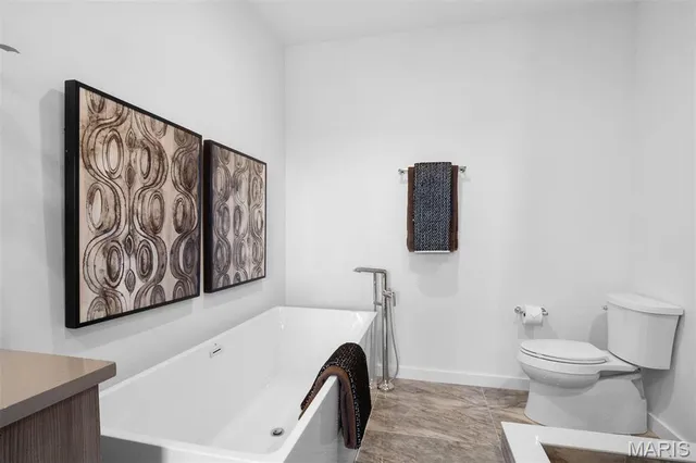 $699,000 | 215 North Sarah Street, Unit 13, St. Louis, MO 63108