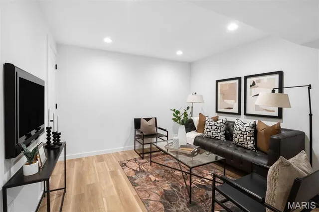 $699,000 | 215 North Sarah Street, Unit 13, St. Louis, MO 63108