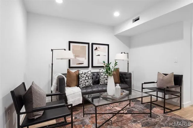 $699,000 | 215 North Sarah Street, Unit 13, St. Louis, MO 63108