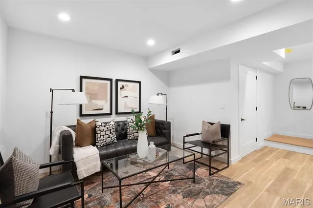 $699,000 | 215 North Sarah Street, Unit 13, St. Louis, MO 63108