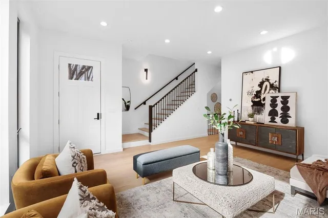 $699,000 | 215 North Sarah Street, Unit 13, St. Louis, MO 63108