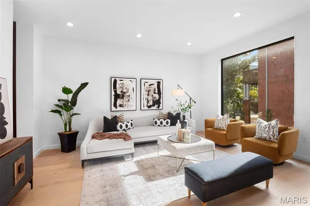 $699,000 | 215 North Sarah Street, Unit 13, St. Louis, MO 63108