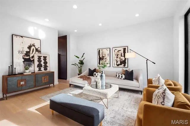 $699,000 | 215 North Sarah Street, Unit 13, St. Louis, MO 63108