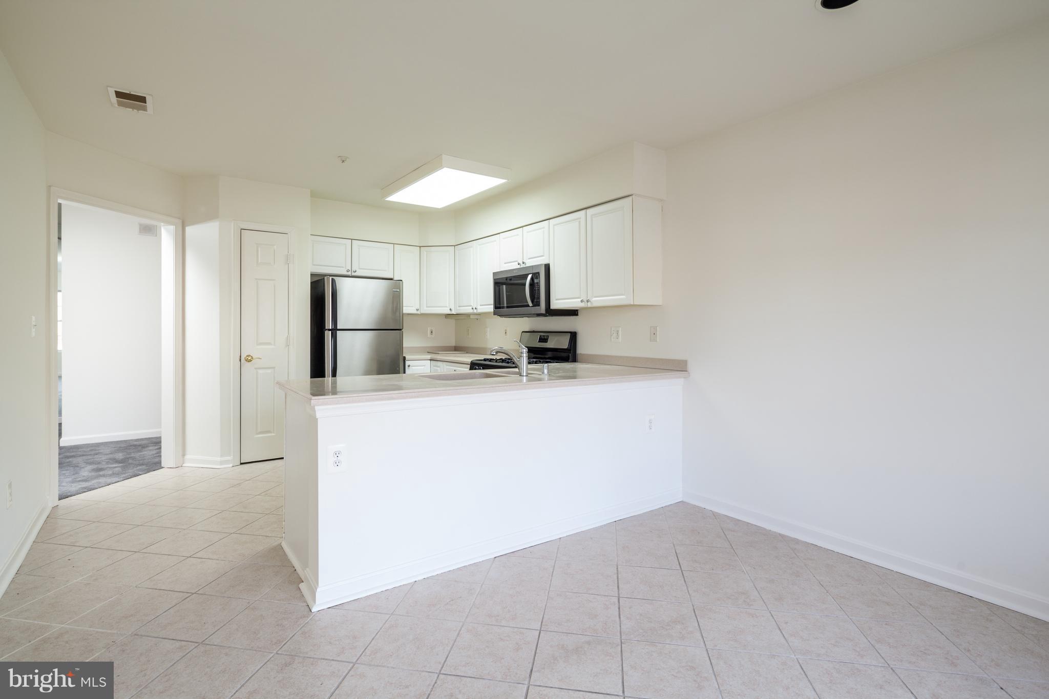 12340 Rosslare Ridge Road, Unit 101 Lutherville-Timonium, MD 21093 - Photo 2 of 14 Eat-In Kitchen!