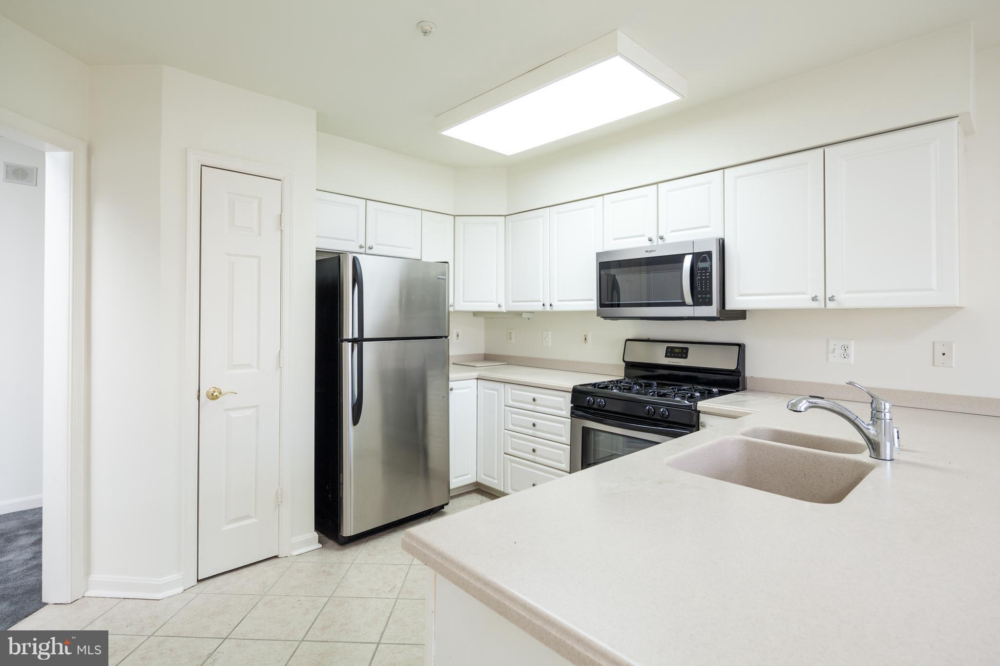12340 Rosslare Ridge Road, Unit 101 Lutherville-Timonium, MD 21093 - Photo 4 of 14 All stainless steel appliances