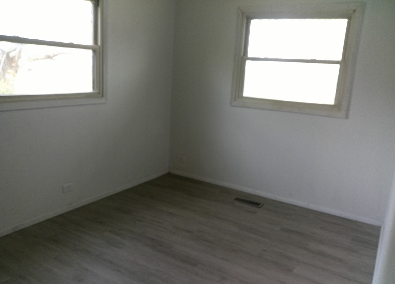 1507 Thornton Drive Champaign, IL 61821 - Photo 12 of 16 an empty room with a window