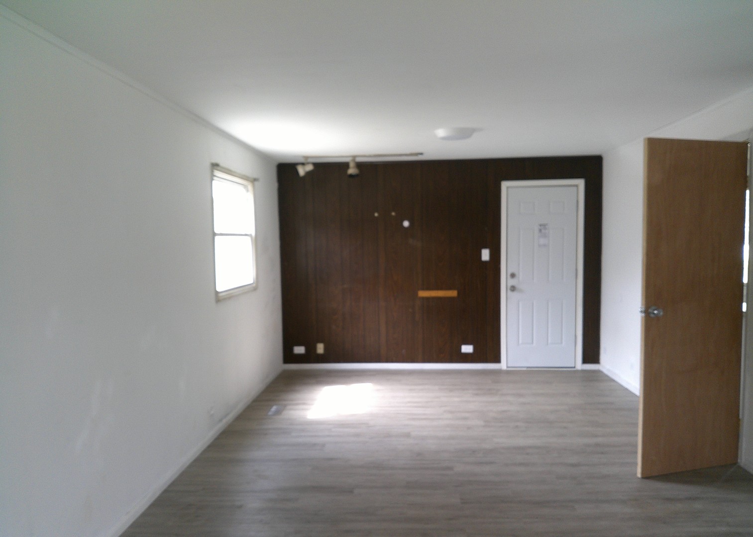1507 Thornton Drive Champaign, IL 61821 - Photo 4 of 16 a view of entryway with wooden floor
