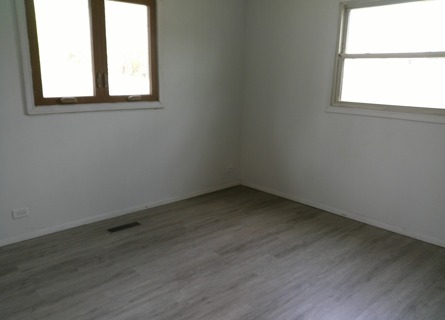 1507 Thornton Drive Champaign, IL 61821 - Photo 8 of 16 an empty room with a window