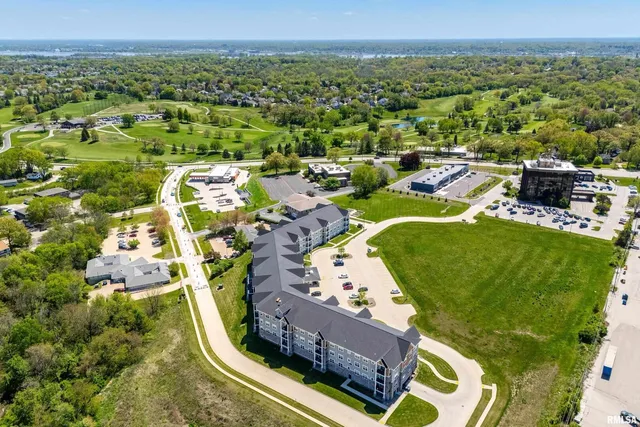 $159,000 | 2592 Middle Road, Unit 218, Bettendorf, IA 52722