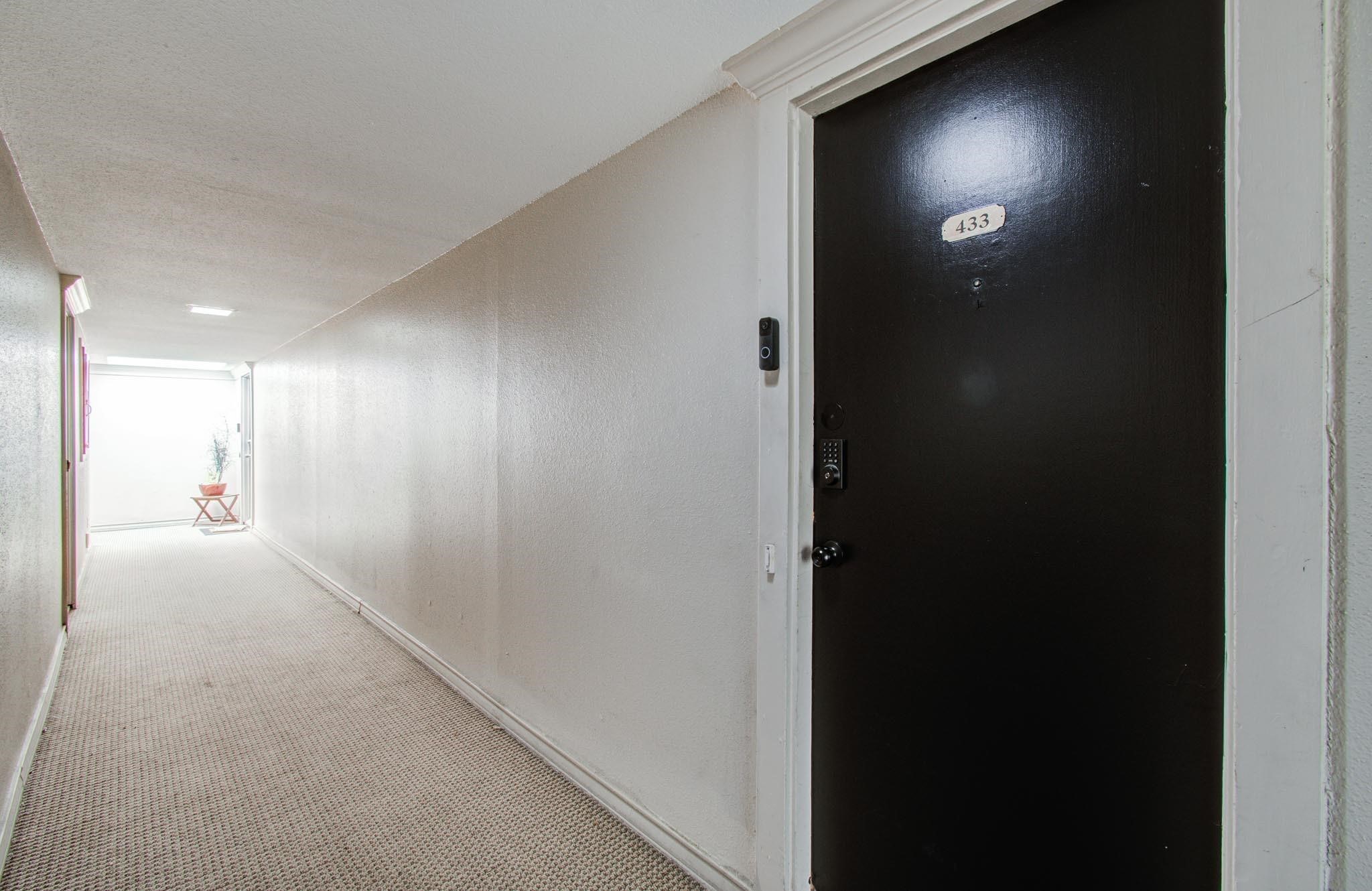 4641 Wild Indigo Street, Unit 433 Houston, TX 77027 - Photo 21 of 21 a view of hallway with mirror