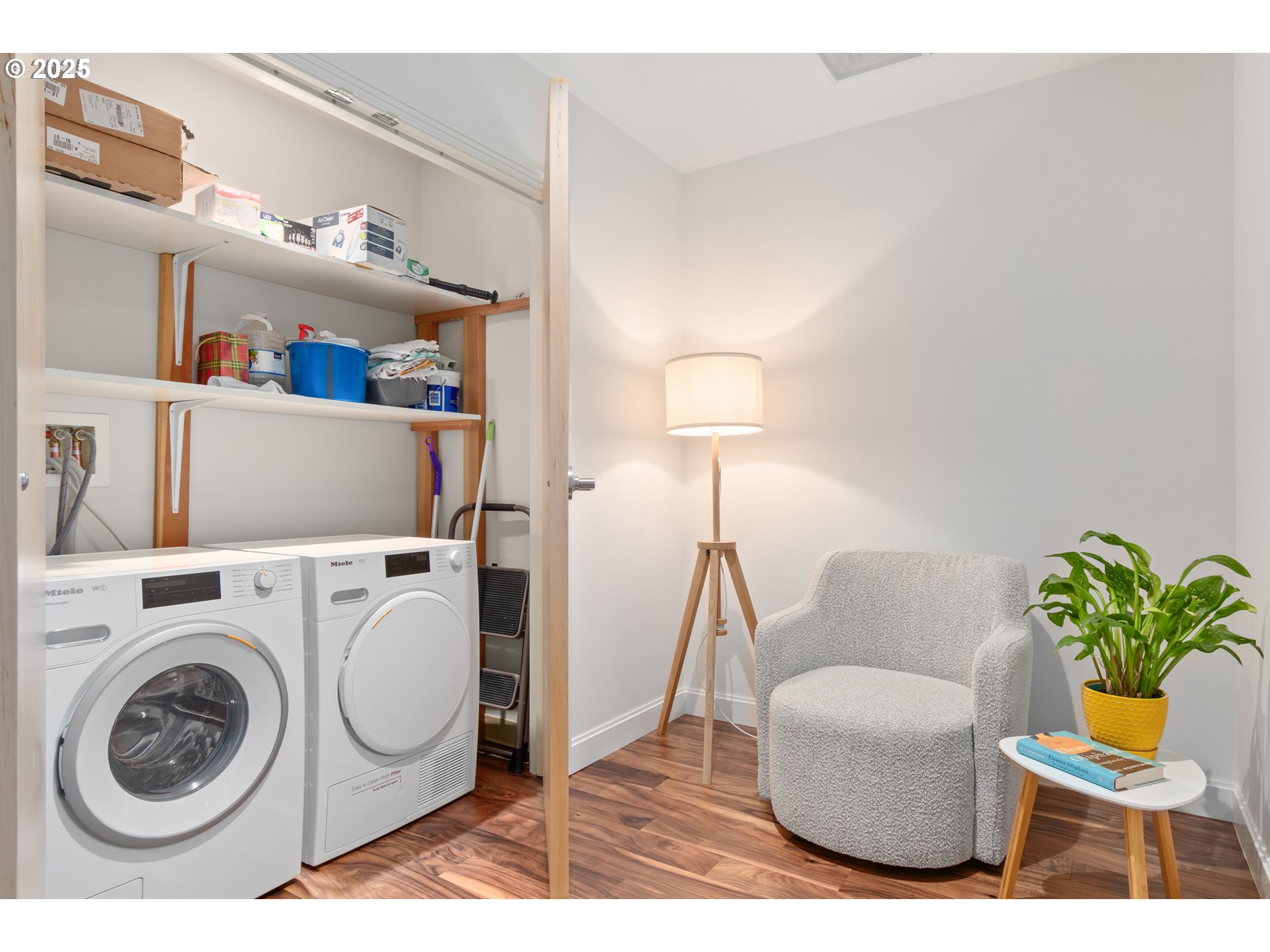 1375 Olive Street, Unit 505 Eugene, OR 97401 - Photo 24 of 33 a living room with furniture and a lamp
