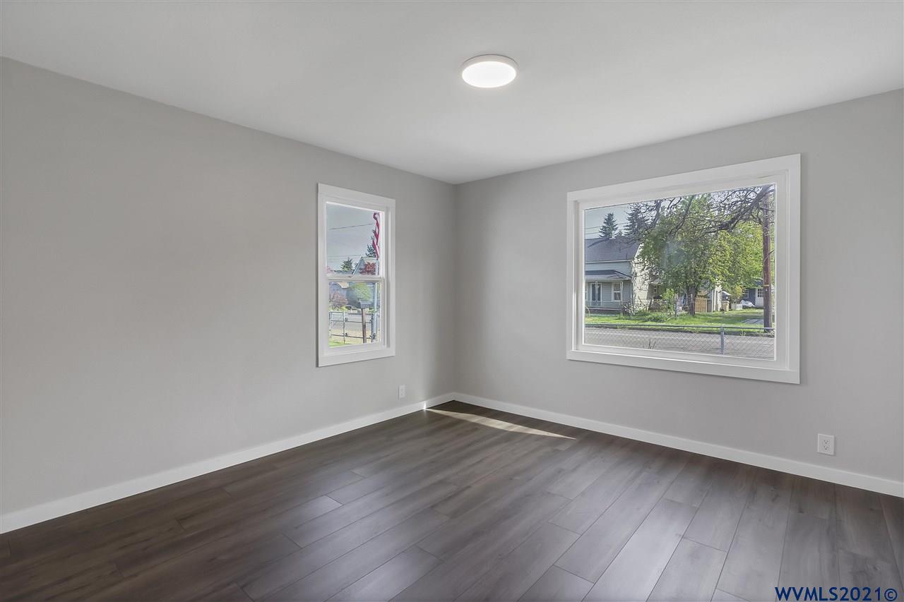 588 Southwest Clay Street Dallas, OR 97338 - Photo 20 of 31 Gallery Image 20