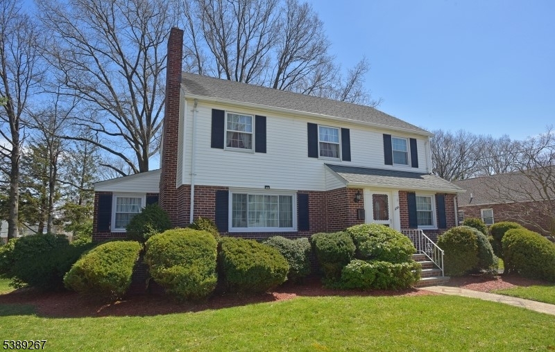 a view of a house with a backyard