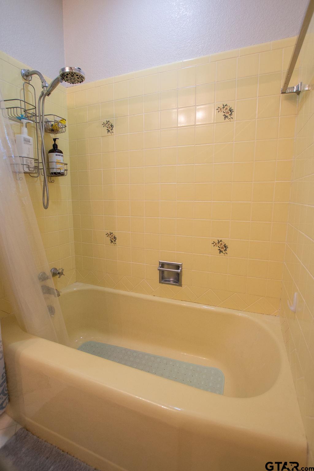 2110 Inwood Circle Tyler, TX 75701 - Photo 27 of 44 a bathroom with a bathtub