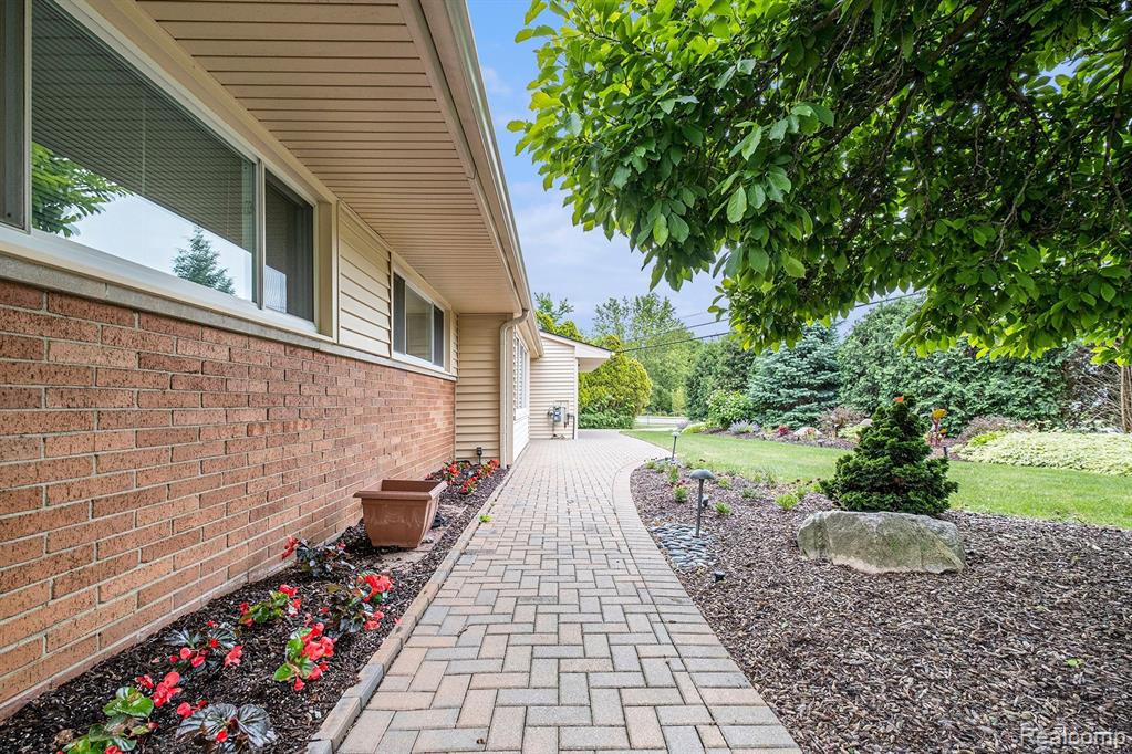 40890 West 10 Mile Road Novi, MI 48375 - Photo 23 of 32
