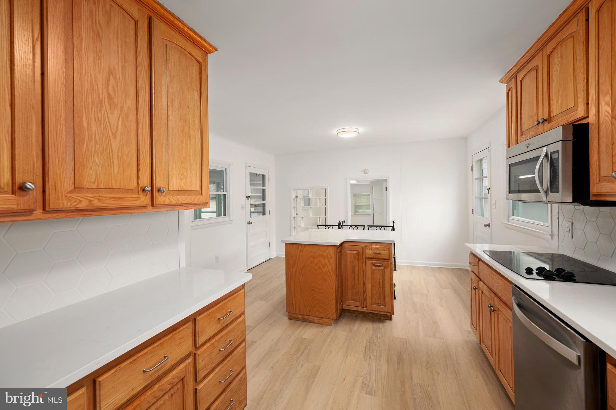 630 Maple Parkway Dover, DE 19901 - Photo 16 of 43 New Hexagon Tiled Backsplash
