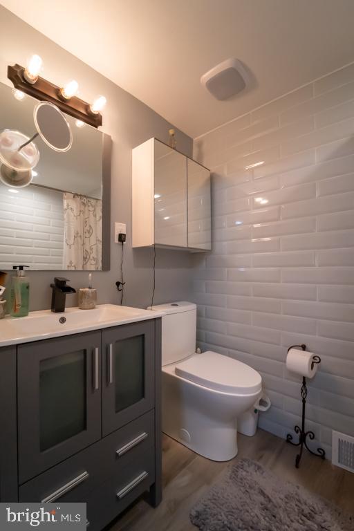 9706 Chapel Road Philadelphia, PA 19115 - Photo 17 of 31