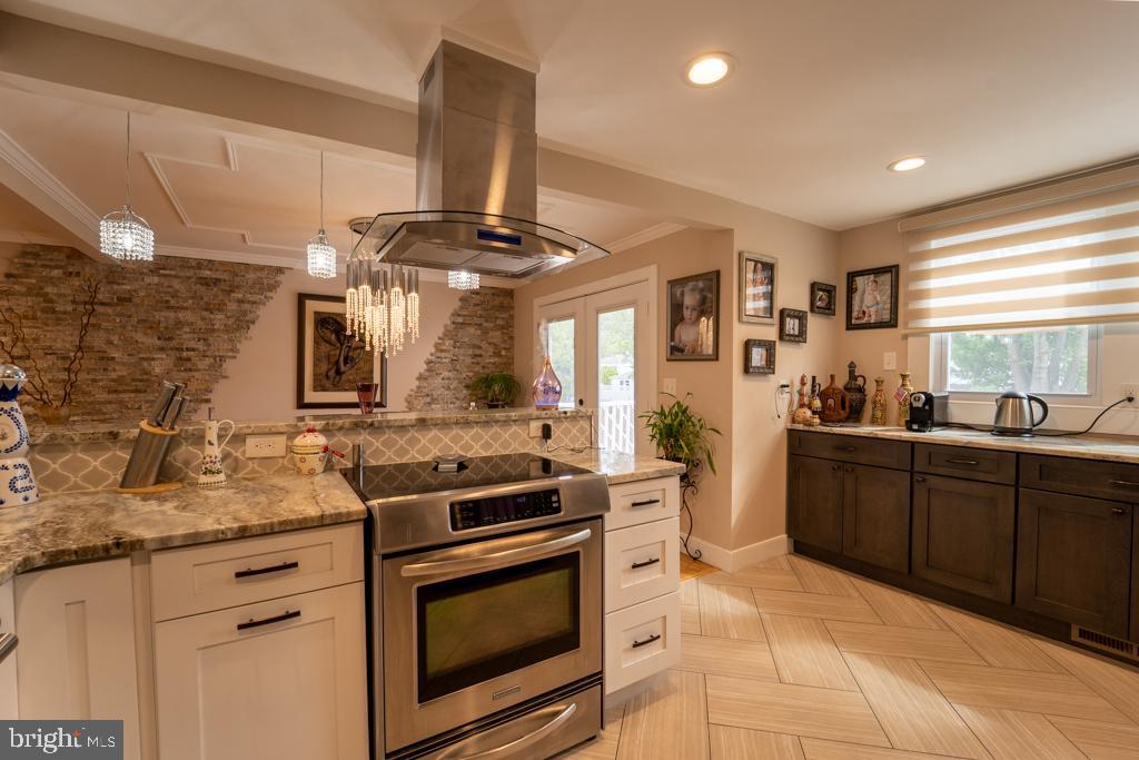 9706 Chapel Road Philadelphia, PA 19115 - Photo 5 of 31