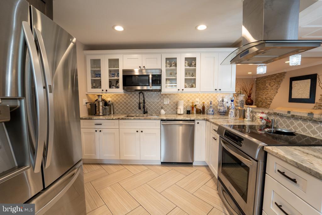 9706 Chapel Road Philadelphia, PA 19115 - Photo 6 of 31