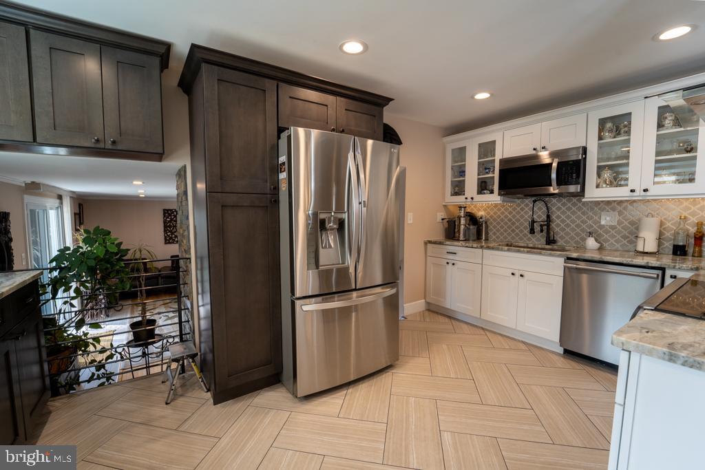 9706 Chapel Road Philadelphia, PA 19115 - Photo 7 of 31