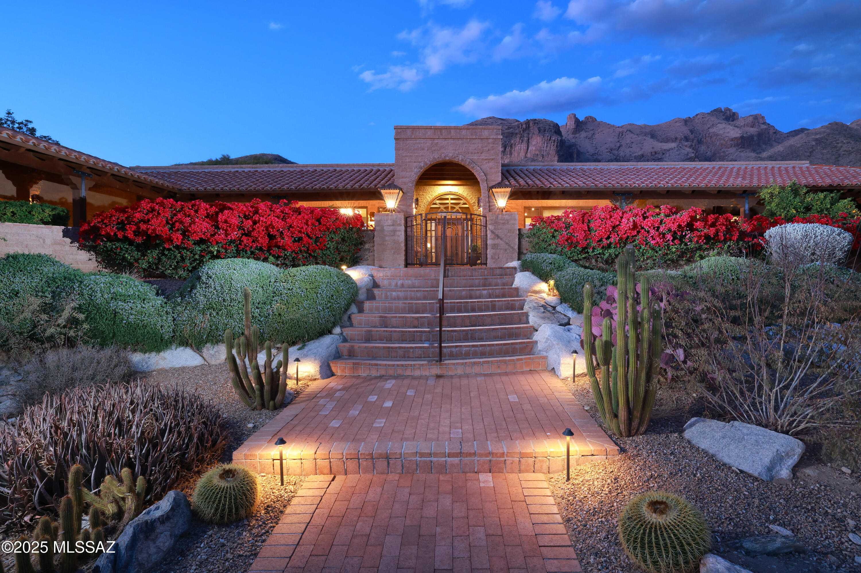 7340 North Cathedral Rock Road Tucson, AZ 85718 - Photo 2 of 50 Gallery Image 2