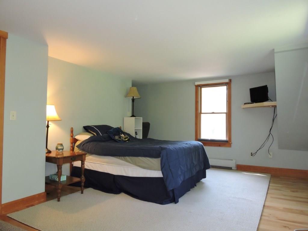 289 Mountain Road Cape Neddick, ME 03902 - Photo 15 of 27 Large Master Bedroom