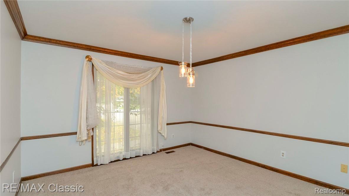 688 Sunlight Drive Rochester, MI 48309 - Photo 31 of 63 035_60.jpg