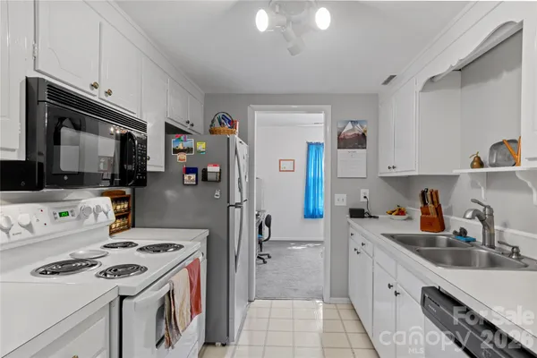 $183,000 | 2942 St Marks Road Southwest, Unit F, Winston-Salem, NC 27103