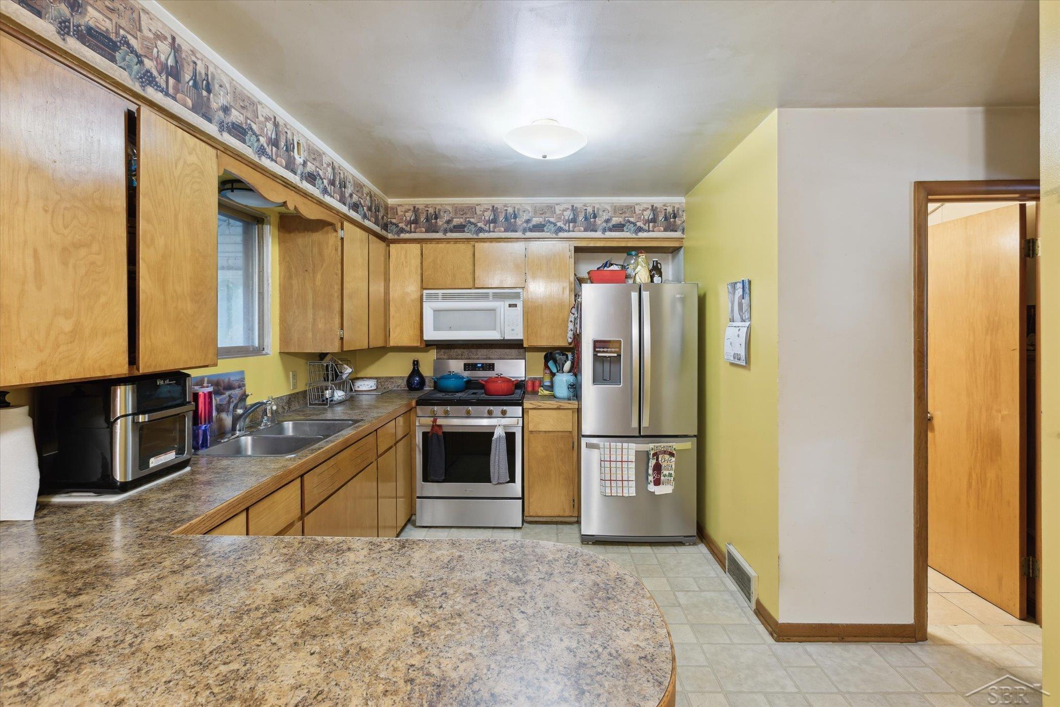 358 South Lincoln Road Bay City, MI 48708 - Photo 7 of 44 50181070-bf6a5a0d-a1d5-488c-8d2f-767dc42c6c6f.JPG