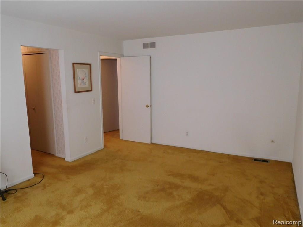 29616 Middlebelt Road Farmington Hills, MI 48334 - Photo 14 of 23
