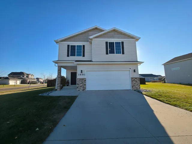 $345,000 | 1591 35th Avenue South, Moorhead, MN 56560