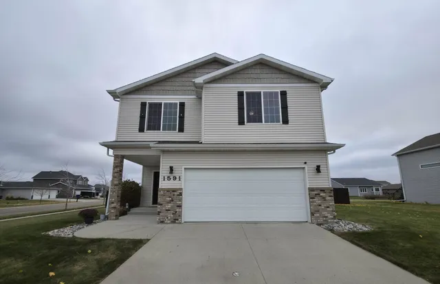 $345,000 | 1591 35th Avenue South, Moorhead, MN 56560