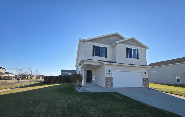 $345,000 | 1591 35th Avenue South, Moorhead, MN 56560