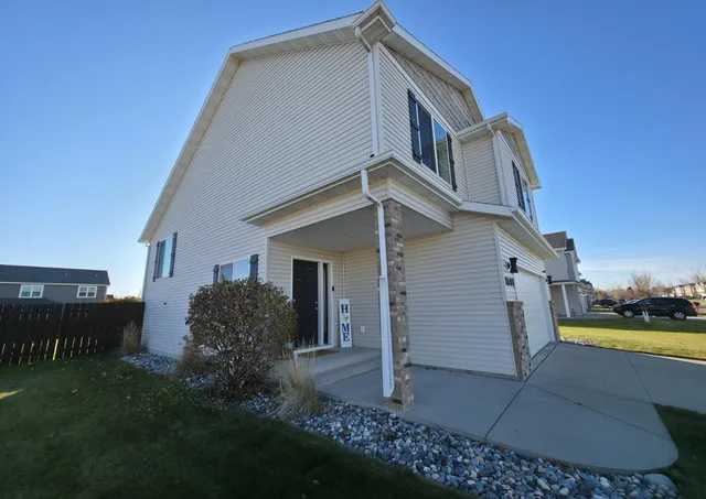 $345,000 | 1591 35th Avenue South, Moorhead, MN 56560