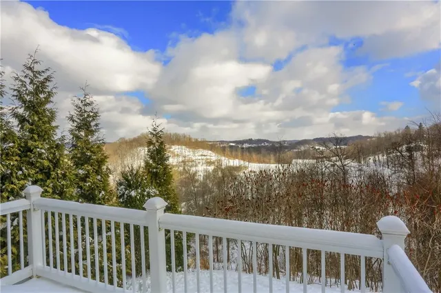 $699,900 | 128 Vista Ridge Lane, Valencia, PA 16059