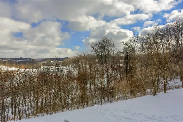 $699,900 | 128 Vista Ridge Lane, Valencia, PA 16059