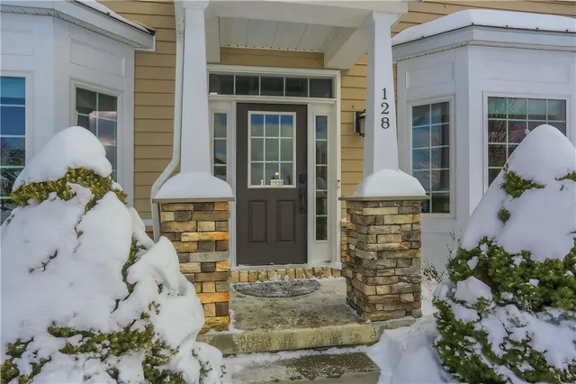 $699,900 | 128 Vista Ridge Lane, Valencia, PA 16059