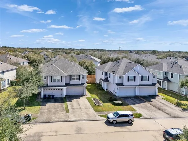 $235,000 | 483 Folk Crest Lane, Dickinson, TX 77539