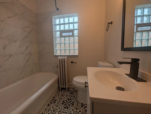 $2,150 | 5820 West Berteau Avenue, Unit 2, Chicago, IL 60634