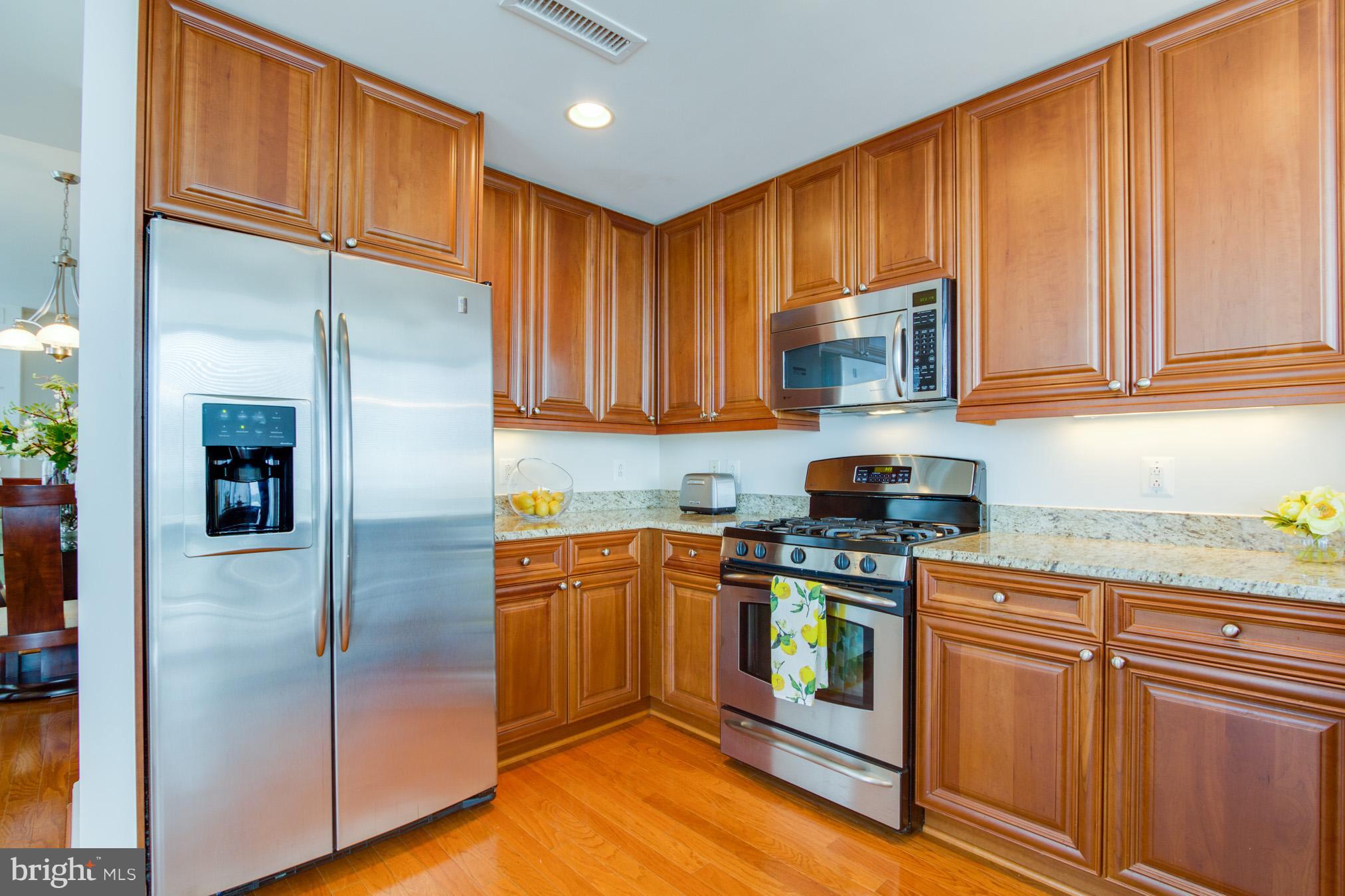 11990 Market Street, Unit 917 Reston, VA 20190 - Photo 13 of 39 Kitchen