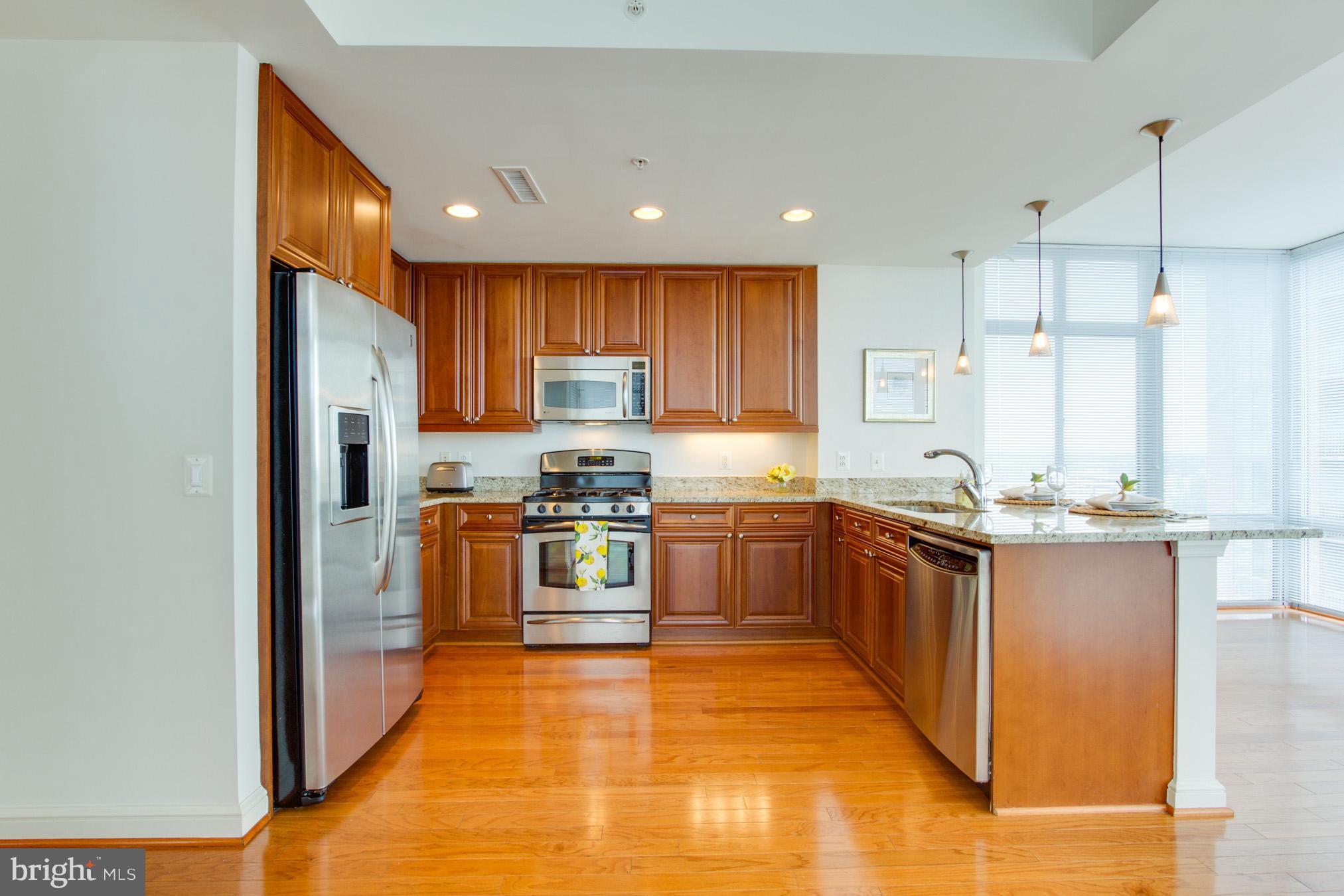 11990 Market Street, Unit 917 Reston, VA 20190 - Photo 14 of 39 Kitchen
