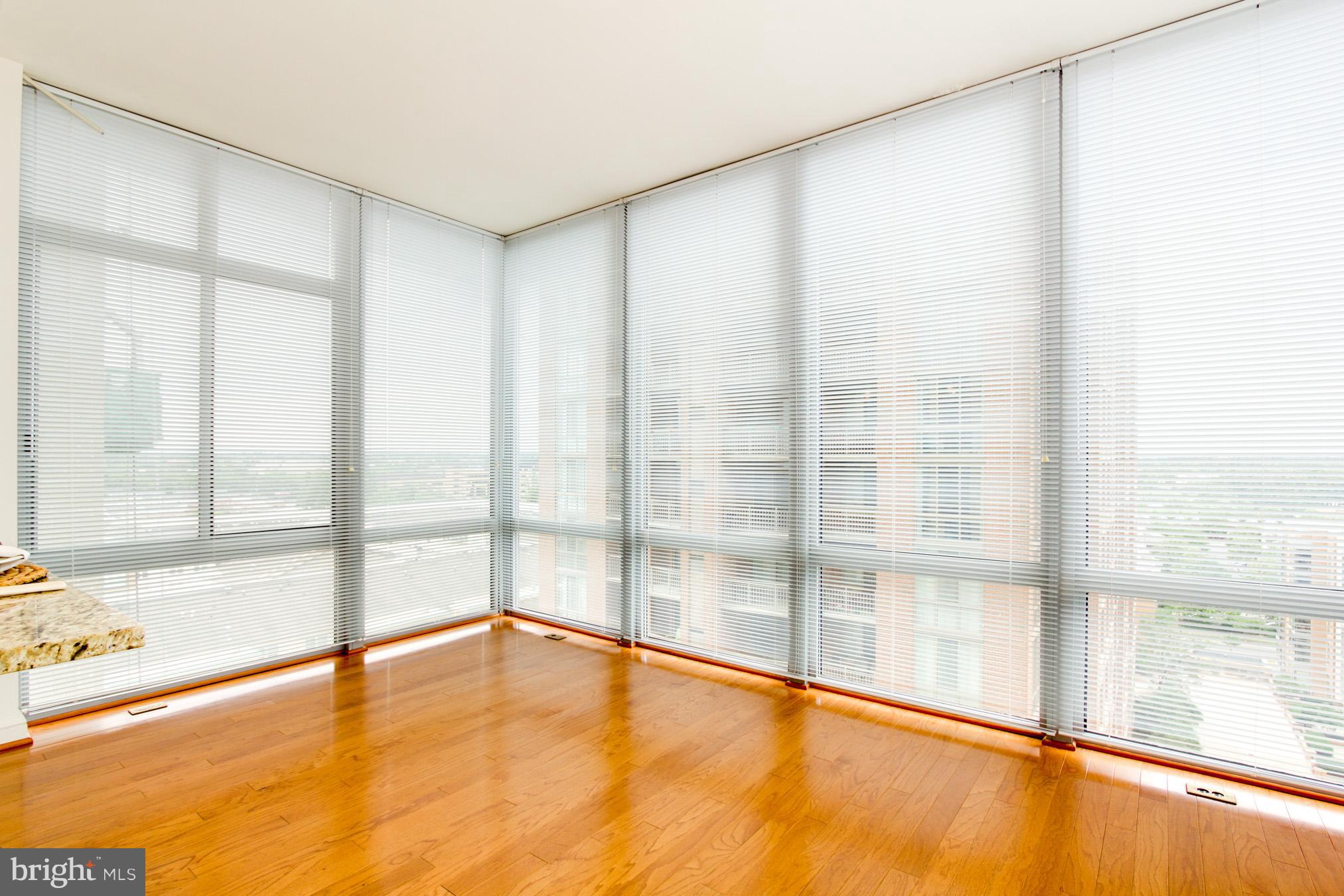 11990 Market Street, Unit 917 Reston, VA 20190 - Photo 16 of 39 Family Room/Sunroom