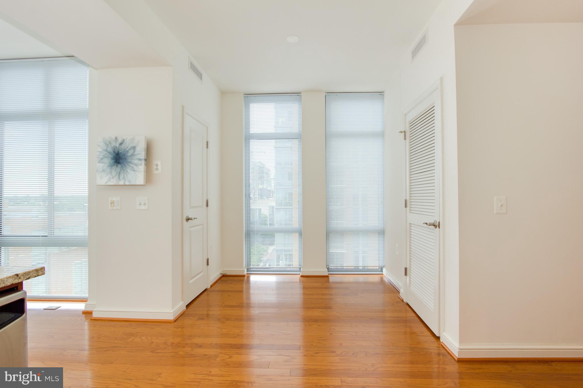 11990 Market Street, Unit 917 Reston, VA 20190 - Photo 17 of 39 Kitchen Breakfast Nook