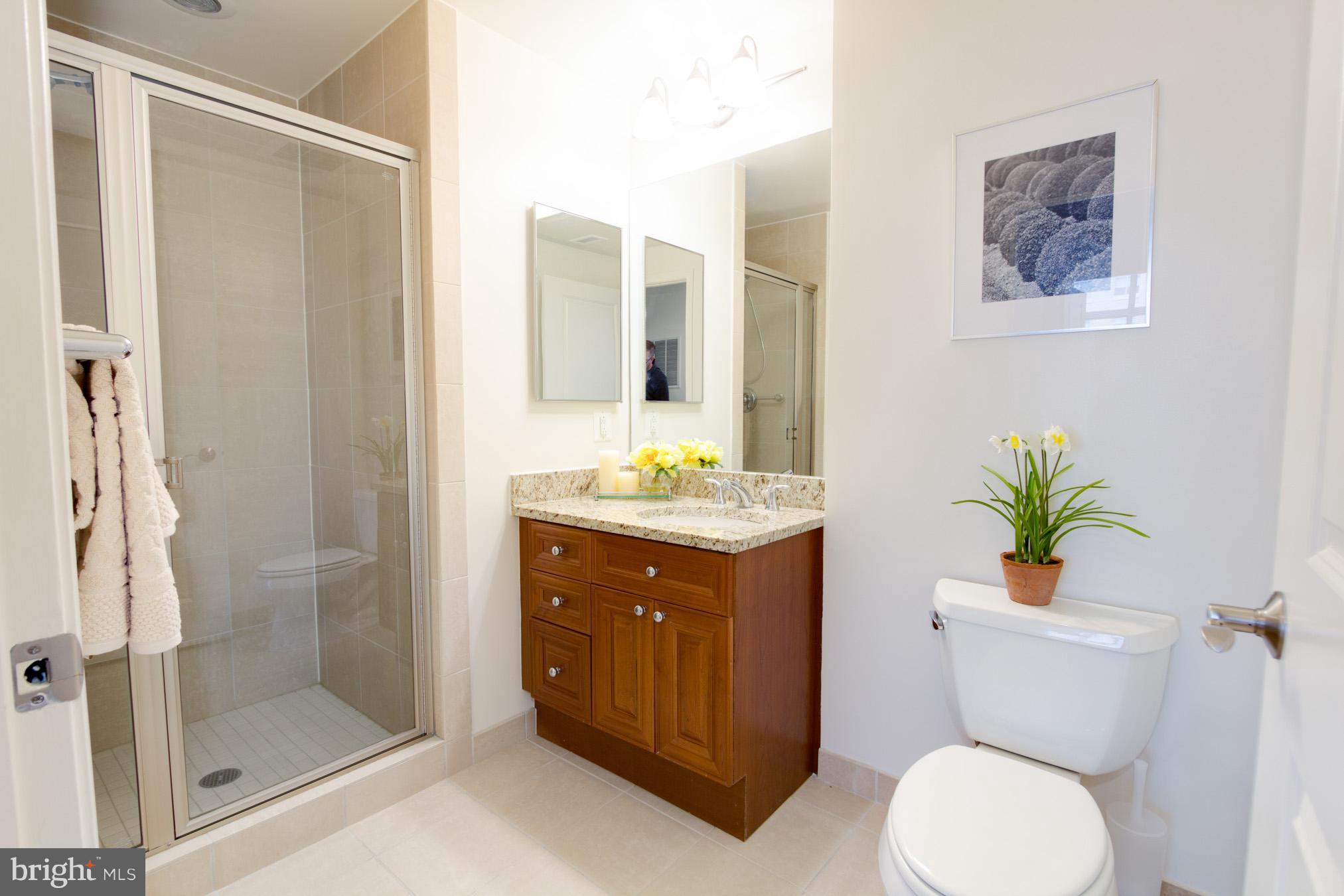 11990 Market Street, Unit 917 Reston, VA 20190 - Photo 6 of 39 Full Bath